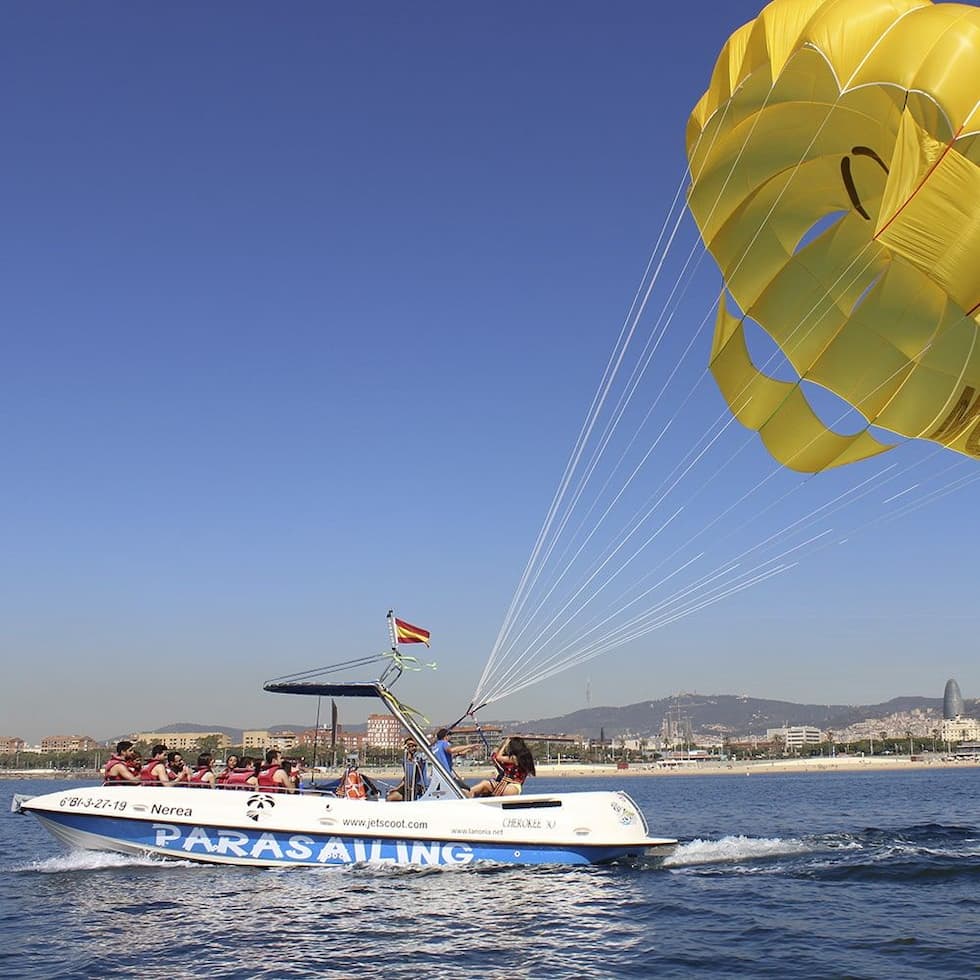 Parasailing en Lloret de Mar: vive las alturas con vistas espectaculares