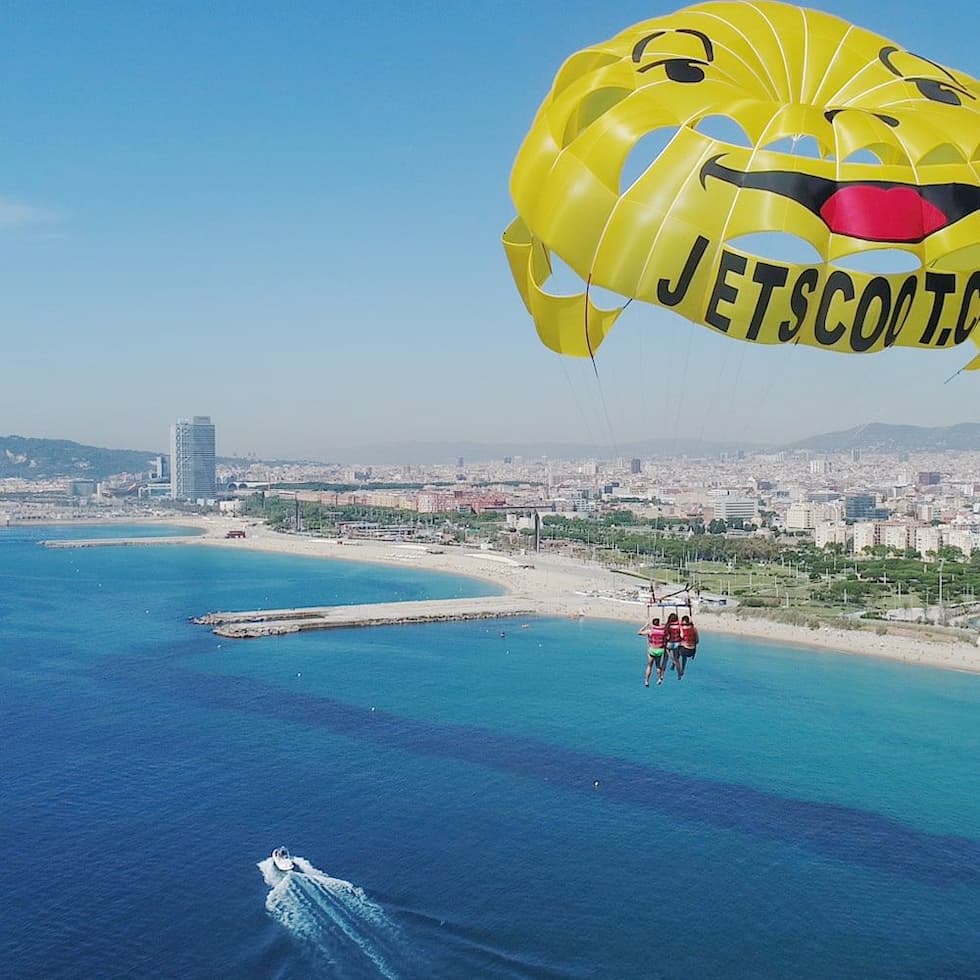 Parasailing en Sitges: una experiencia única para volar sobre el mar Mediterráneo